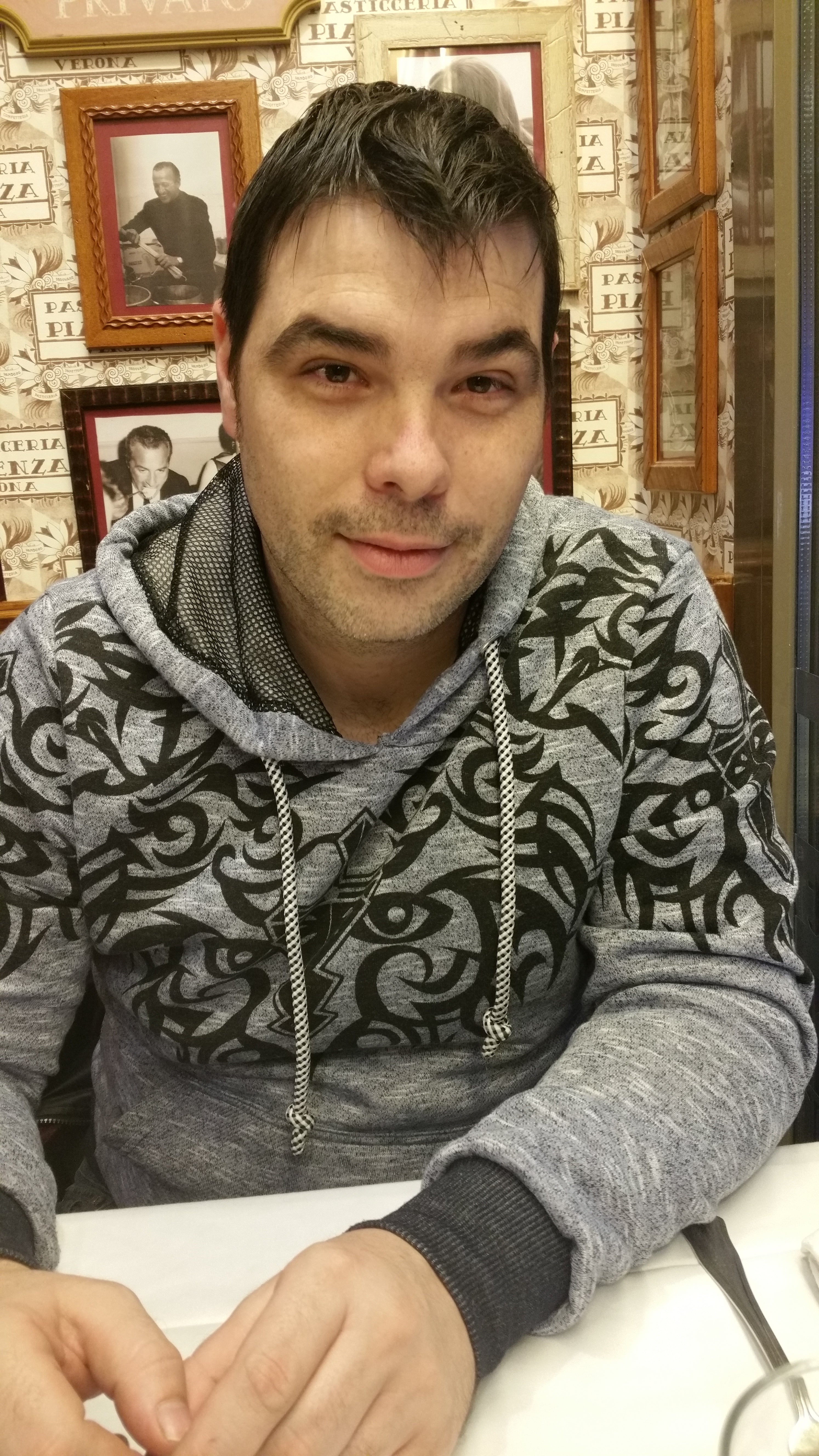 <em>Carlos G.</em>